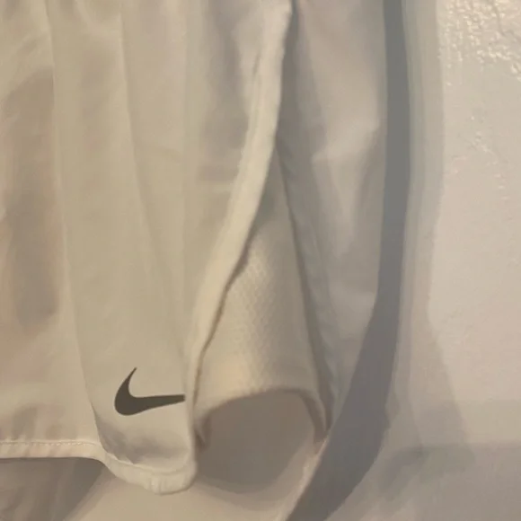 Nike Womens Medium White Dri-Fit Tempo Lined Running Shorts - Picture 4 of 12